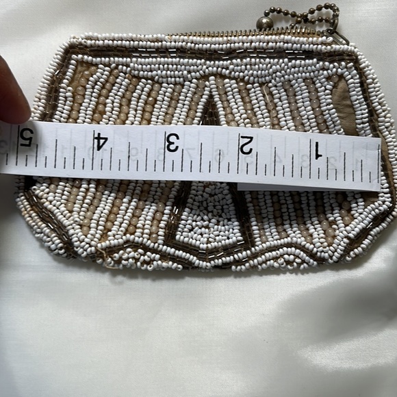 Vintage beaded coin purse.  A few places w/missing beading…excellent condition - Picture 8 of 9